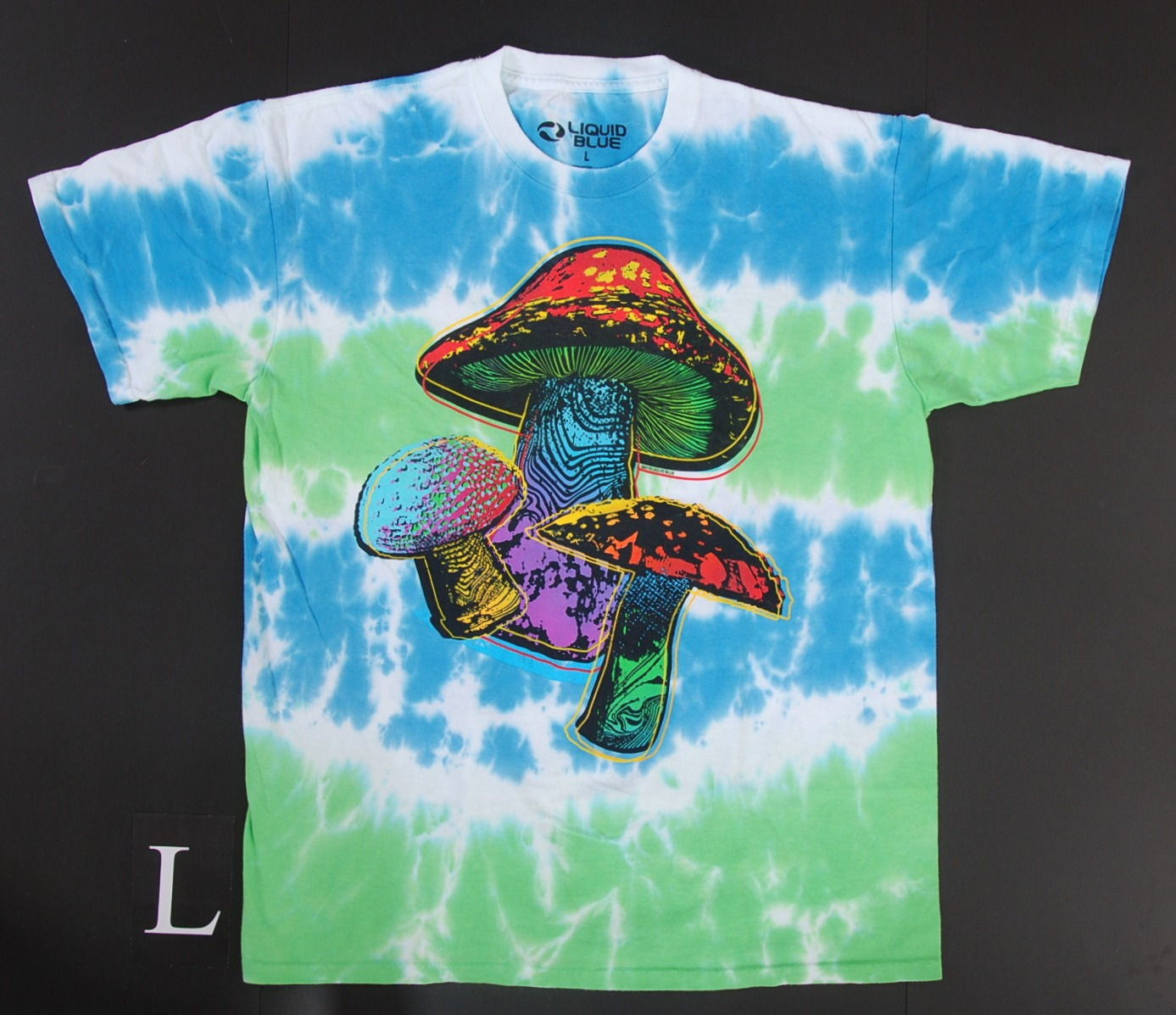 Pilze T-Shirt – Buntes Mushroom Tie-Dye Motiv
