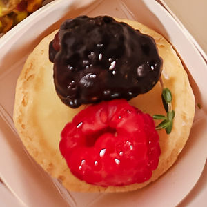 Mini fruit tart with pastry cream