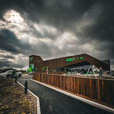 Sorgenfri alle i Fredrikstad laget Fredriksborg Eiendom en nydelig Kiwi som skiller seg ut med lekkert trevirke fra Talgø, Møre Røyal. Pre-Con as var Total entreprenør på vår tiende kiwi butikk.