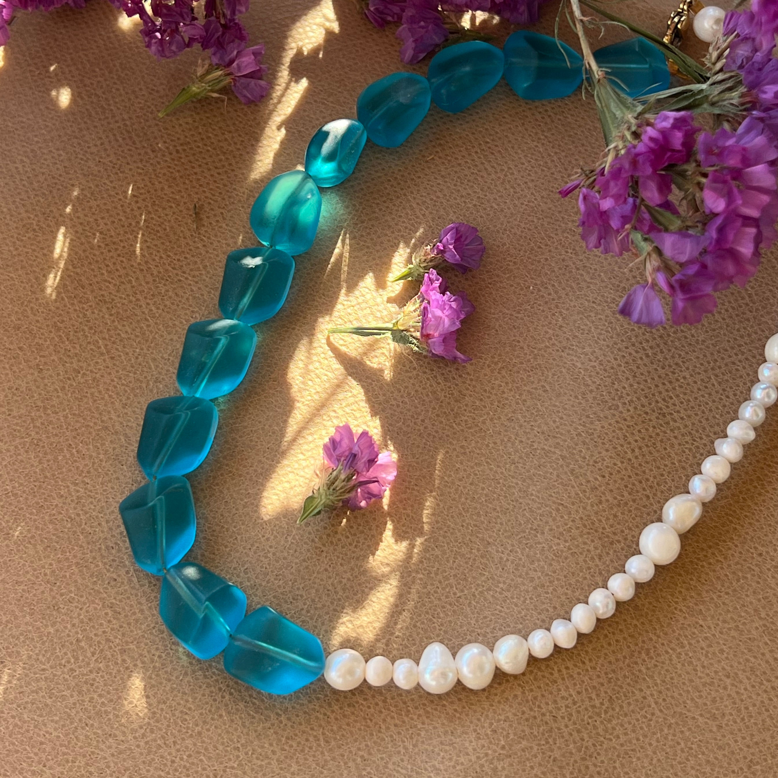 See-through Stones Necklace 