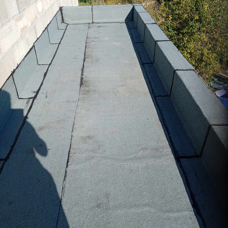 Travaux d'étanchéité effectués sur une dalle bétonnée de 130 m² pour une terrasse à Mantes-la-Jolie.