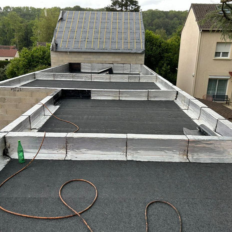Étanchéité sur planche en bois de 80 m² à Élancourt, en région parisienne.