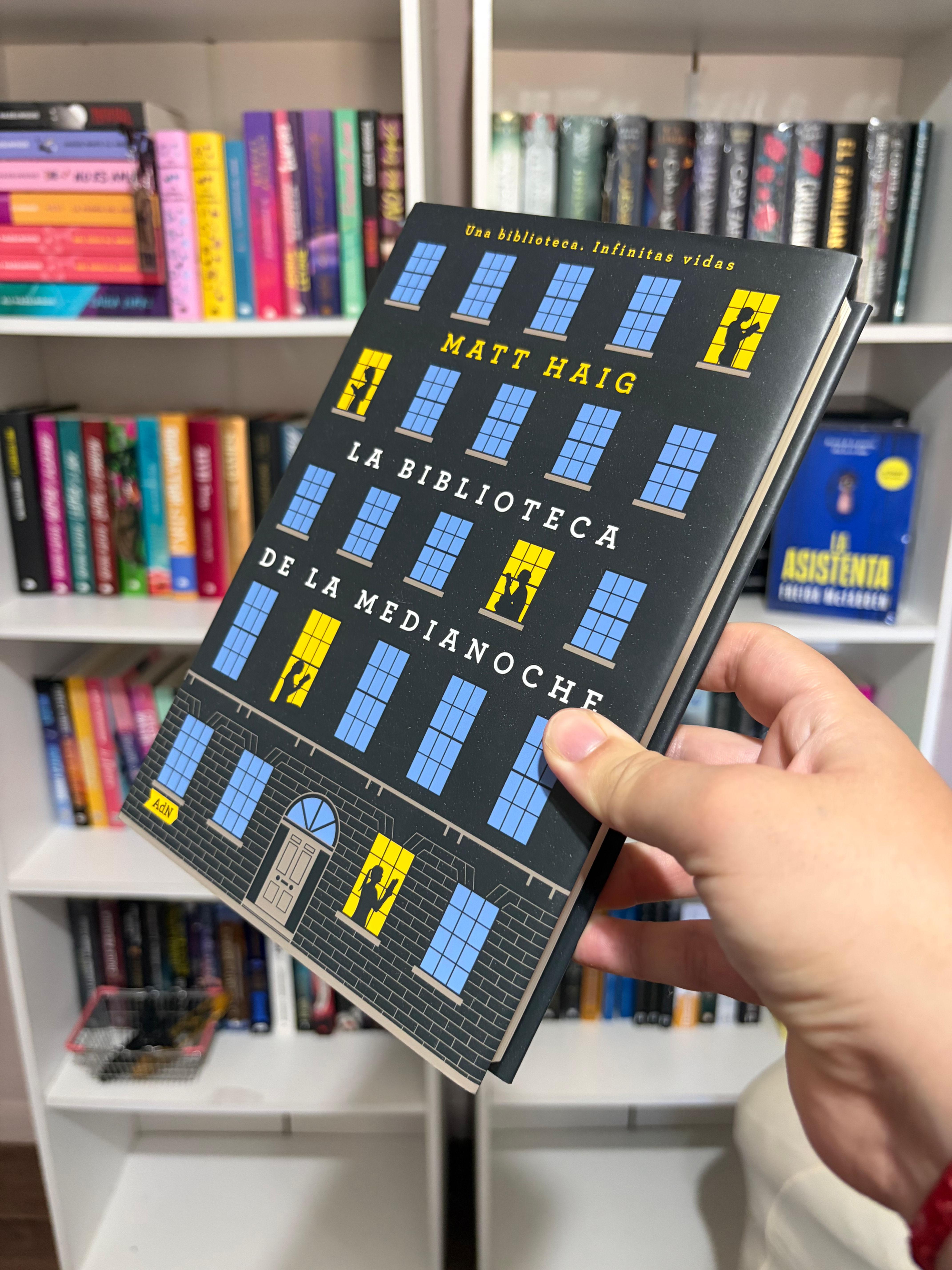 LA BIBLIOTECA DE LA MEDIANOCHE