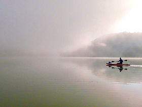 Winter-SUP: Eiskalte Schönheit, warmes Herz