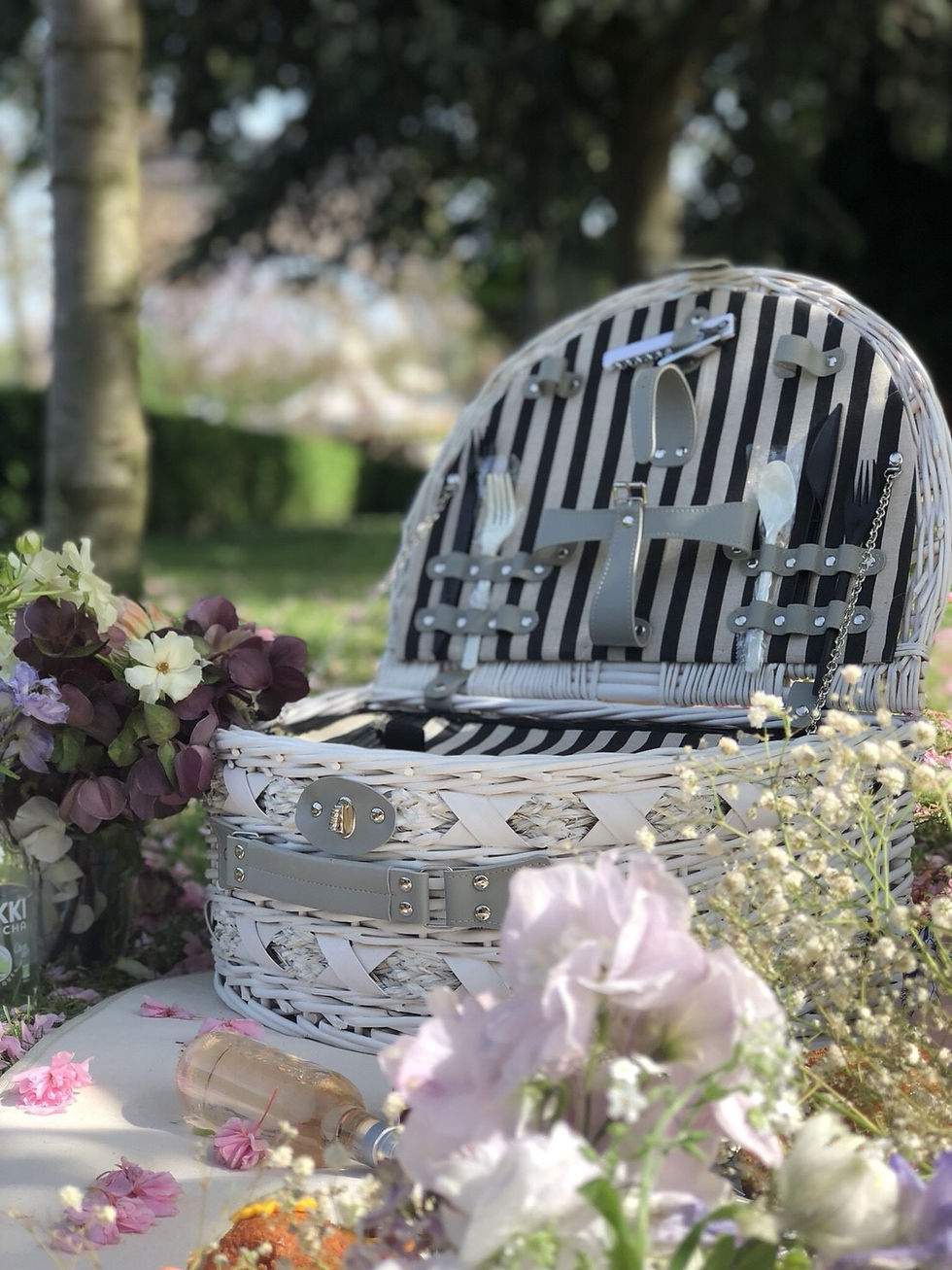 Thumbnail: Fall in love with France Picnic Basket