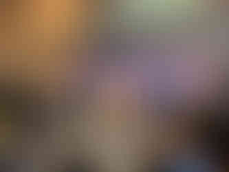 活動主持人與代言人李多慧在舞台前與長官合影,邀請大家支持公益秋節產品