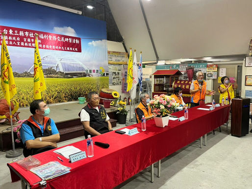 宜蘭縣肢體障礙者協會理事長陳燧仁在研習會議中主持並致詞,與會代表專注聆聽。