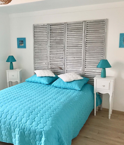 Lit double confortable tout équipé Villa Colombier location saisonnière Var Provence