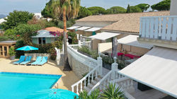 Villa Colombier location saisonnière Var terrasse privées salon vue piscine