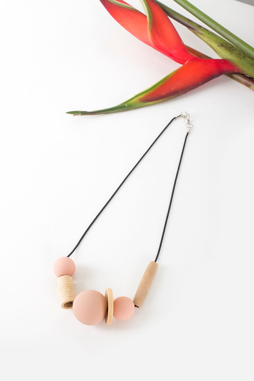 Thumbnail: Freda Art Necklace Peach