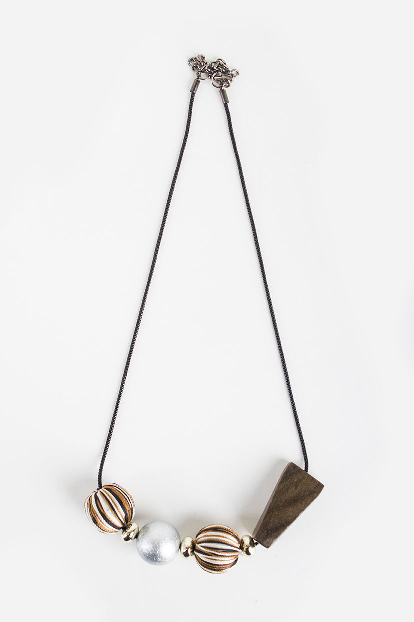 Thumbnail: Frolika Wood Necklace