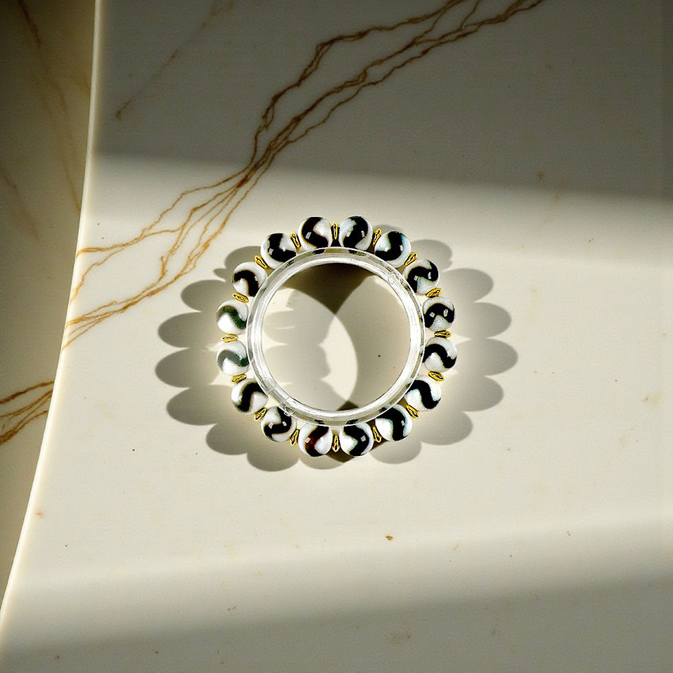 Thumbnail: Tiger Fang Authority Dzi Bracelet