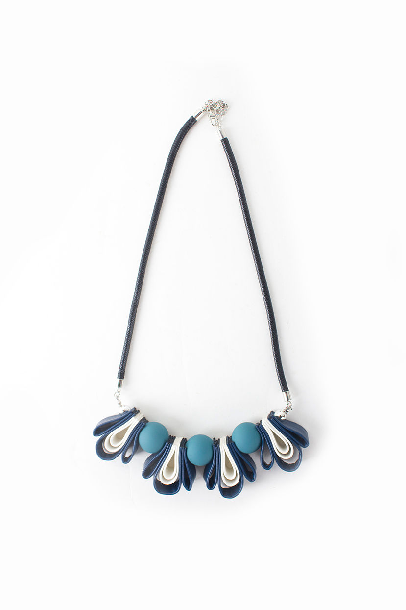 Thumbnail: Gevia Necklace Blue