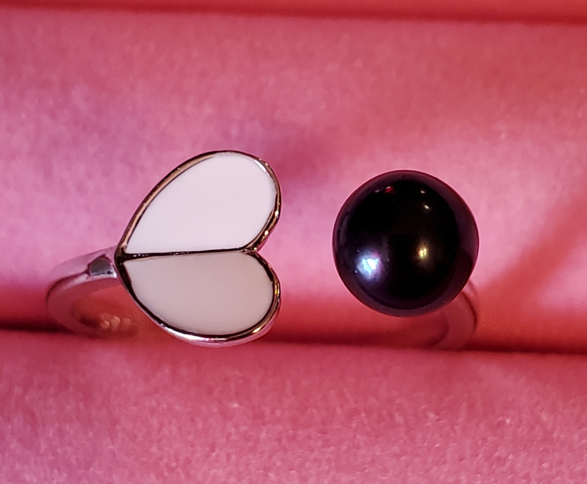 White heart adjustable ring