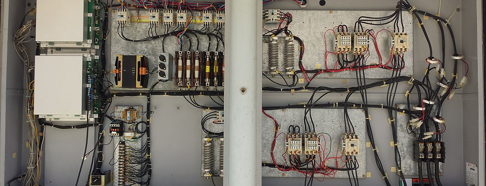 Painel elétrico antes com sistema de automação Trane.