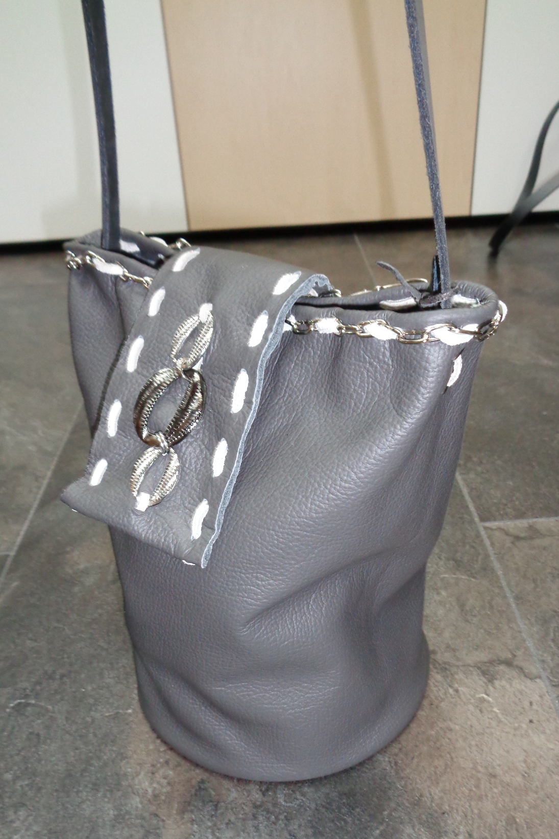 Tasche rund grau