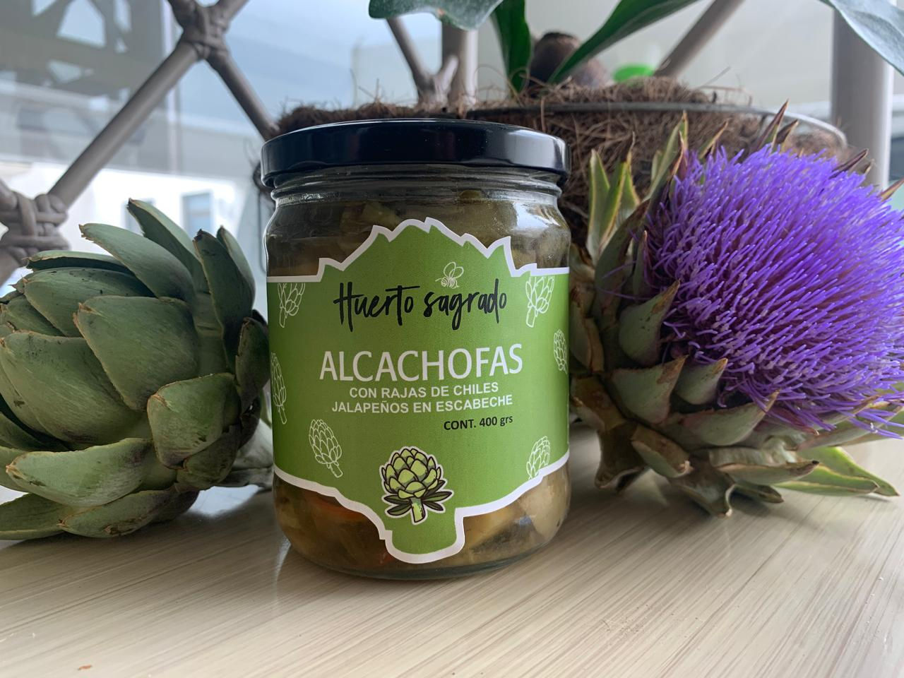 Alcachofas con rajas de chiles jalapeños en escabeche