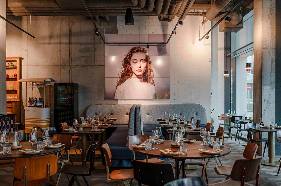 Essential Advertising Social Media CRESCO Frankfurt Interior