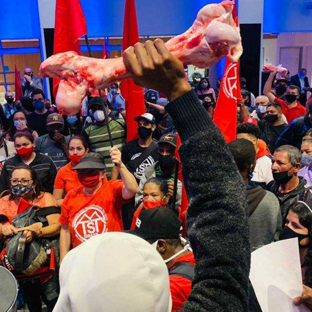 Manifestantes do MTST ocupam prédio da B3 em SP