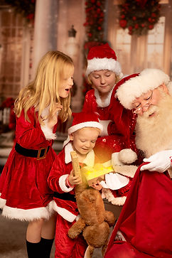 MyFamilySanta2024-13.jpg