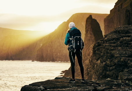 A vibrant sunrise over the ocean, symbolizing God’s love filling the earth as described in Psalm 119:64