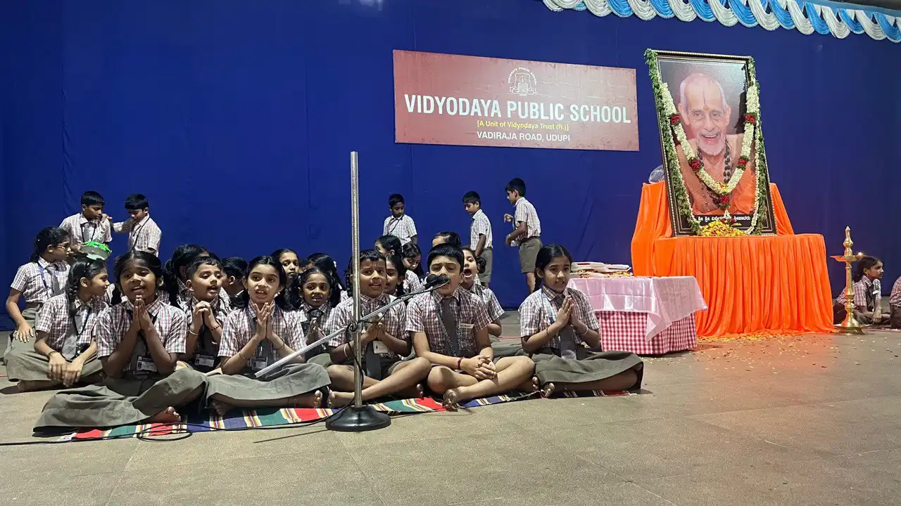 Vidyodaya Public School Udupi Aradhane Sri Sri Vishwesha theertha Swamiji pejawara matha (1)
