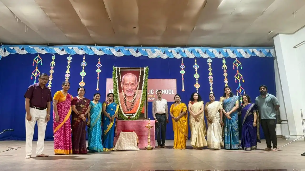 Aradhana of Sri Sri Vishwesha Theertha Swamiji at Vidyodaya Public School