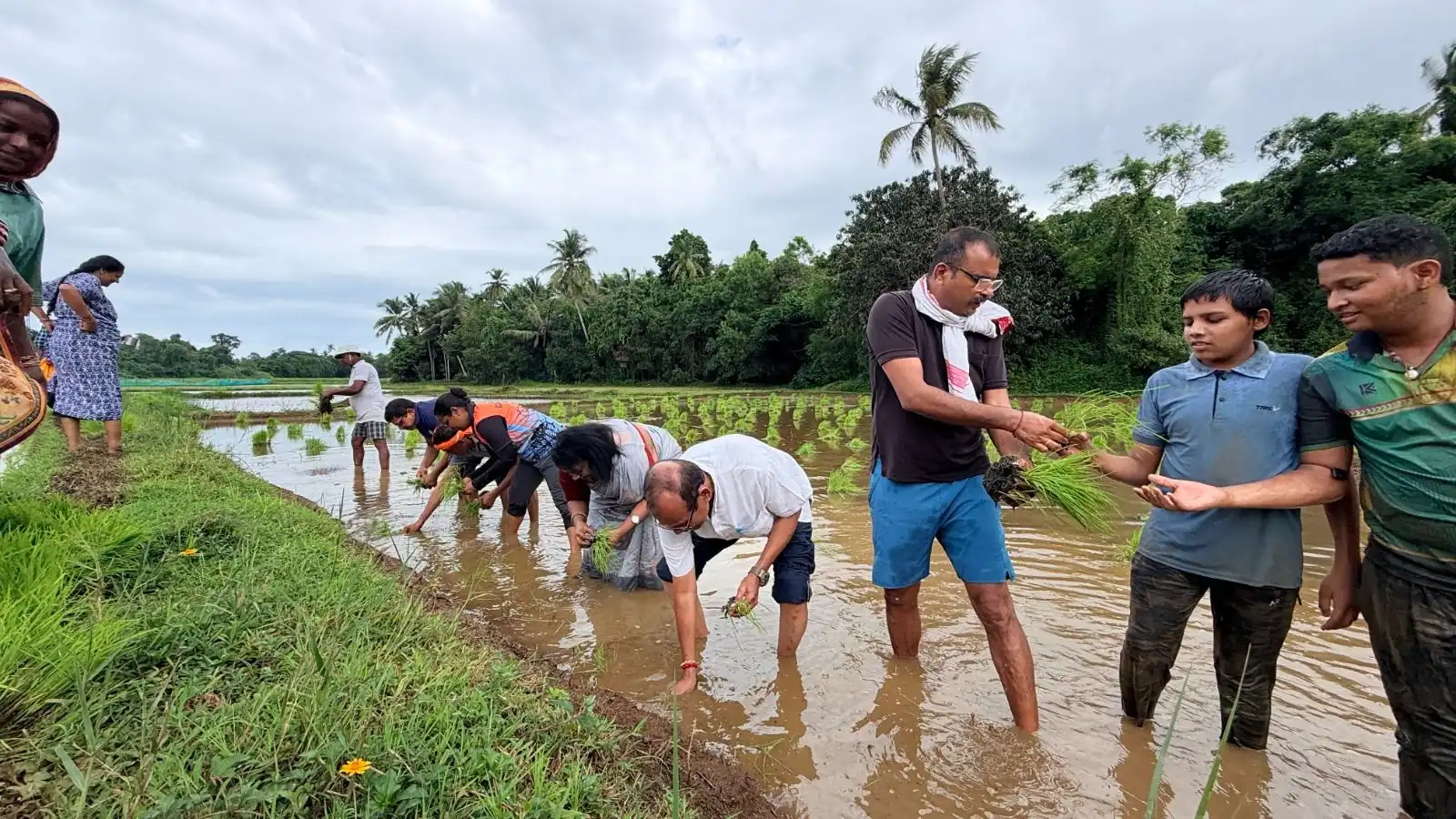 Educational agricultural visit by Vidyodaya students