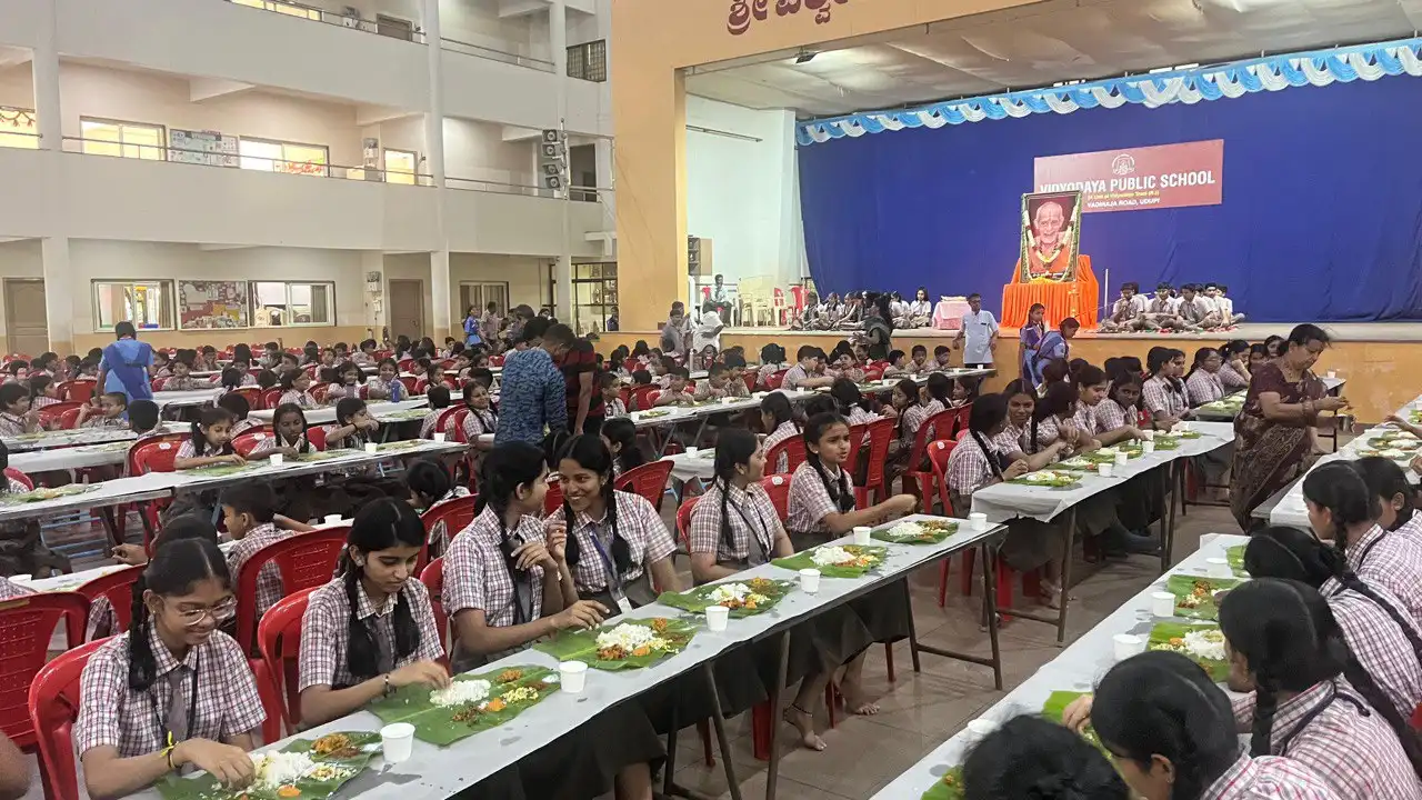 Vidyodaya Public School Udupi Aradhane Sri Sri Vishwesha theertha Swamiji pejawara matha (1)