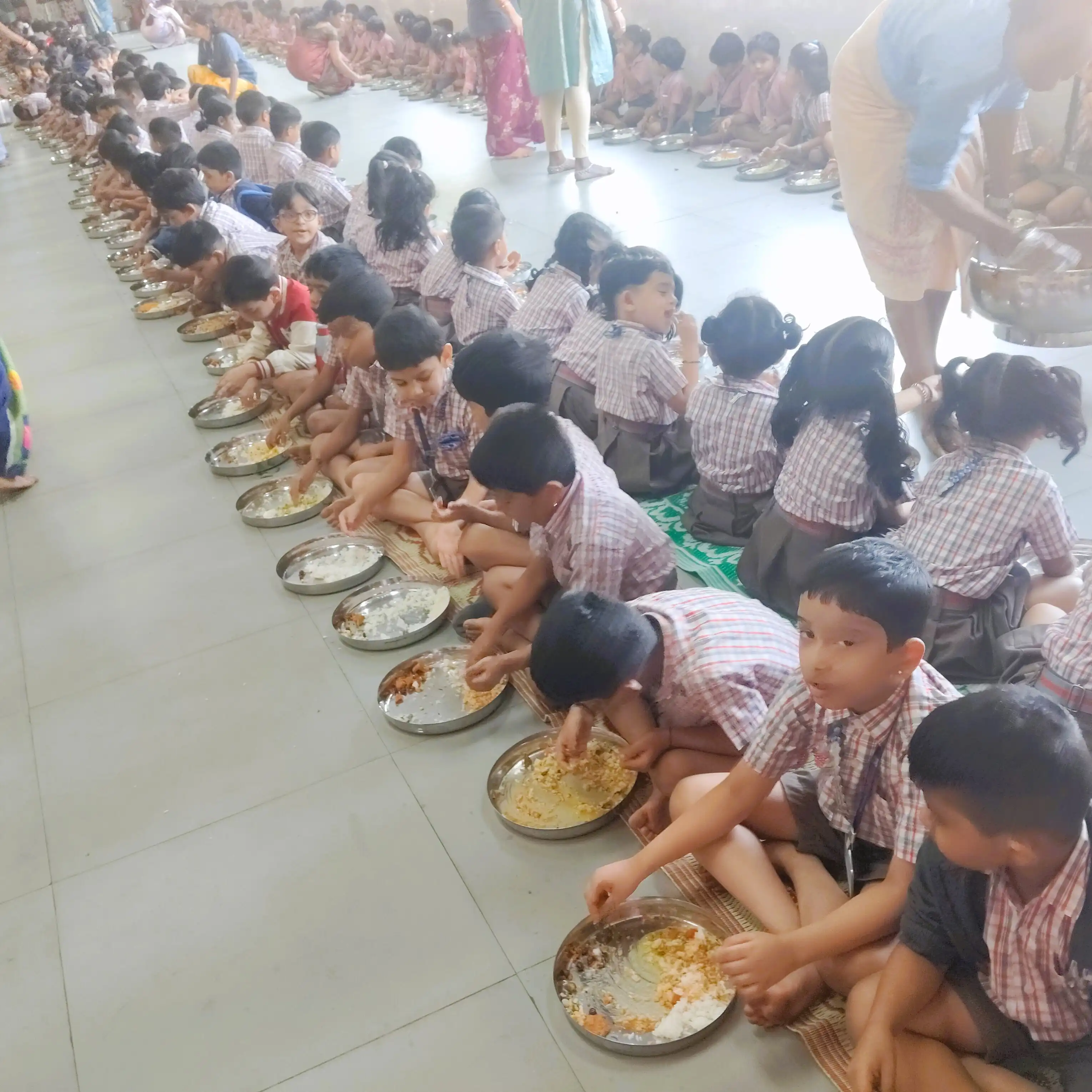 Aradhana of Sri Sri Vishwesha Theertha Swamiji at Vidyodaya Public School