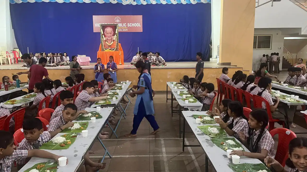 Vidyodaya Public School Udupi Aradhane Sri Sri Vishwesha theertha Swamiji pejawara matha (1)