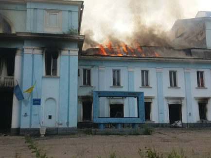 Рашисты уничтожили Дворец культуры в Часовом Яру