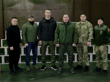 «Українська команда» разом з Володимиром Кличком передала велику партію дронів бійцям 72 бригади під Покровськ