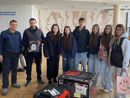 «Українська команда» Самара передала багатодітним родинам генератори