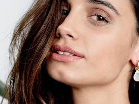 Reglas básicas para combinar aretes en tu look