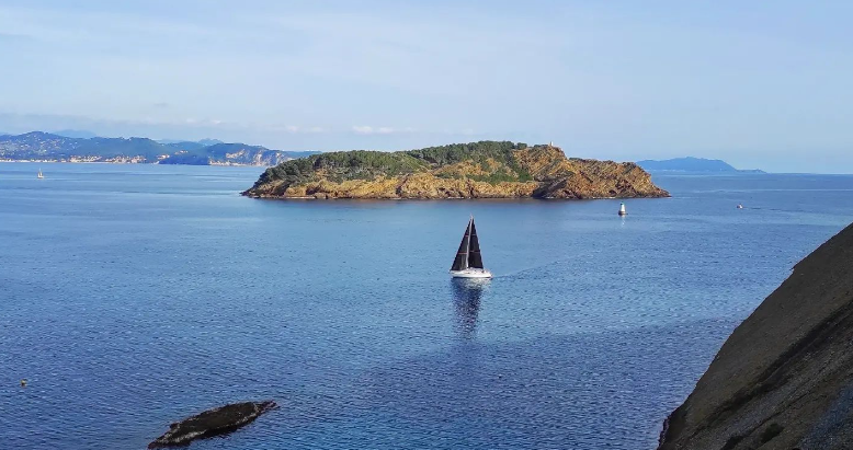 The green island (hike or canoë)