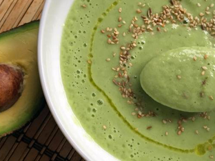 Refrescante gazpacho de aguacate y pepino: receta fácil y rápida del verano