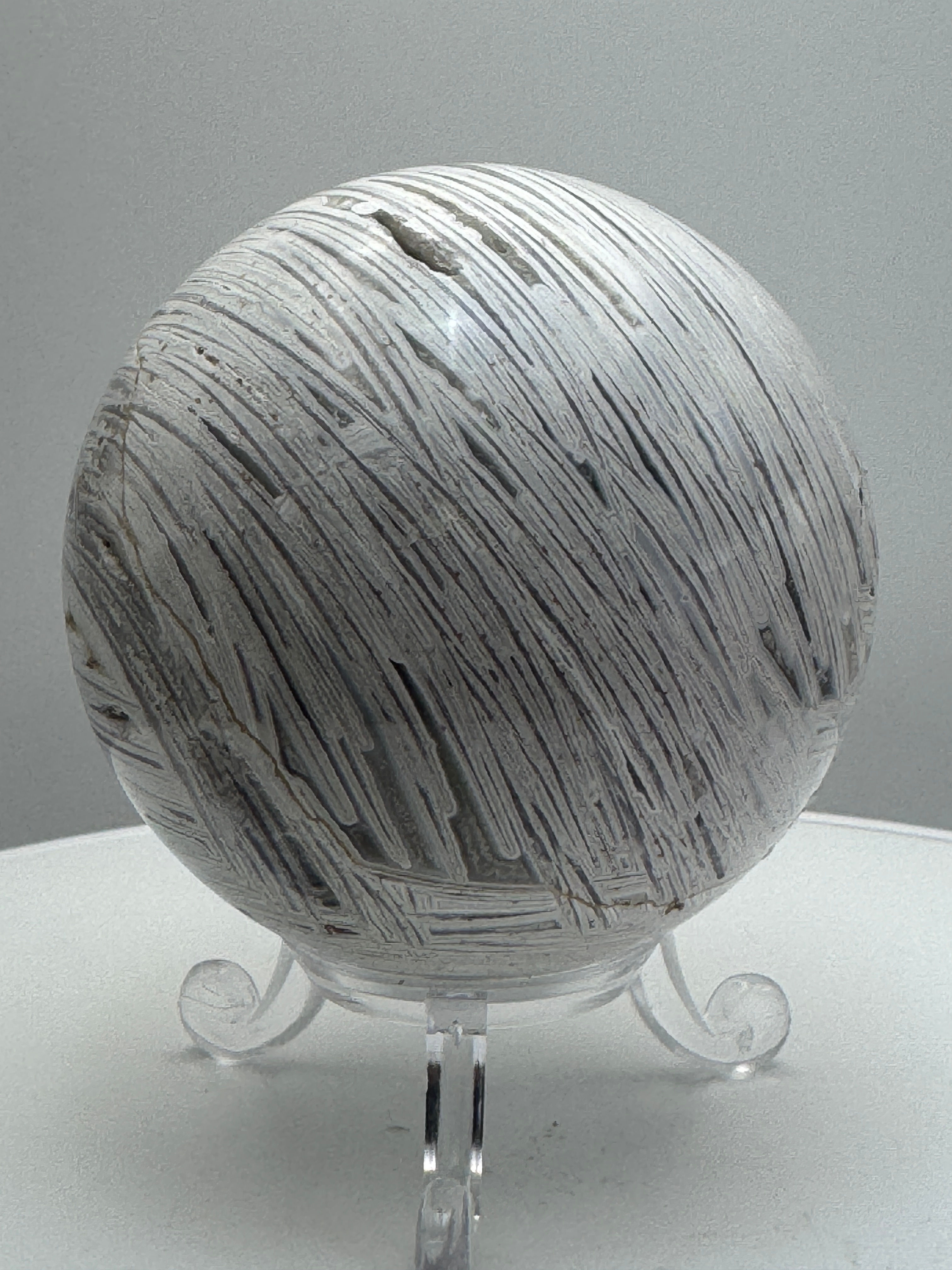 Mexican Crazy Lace Sphere - 332 grams