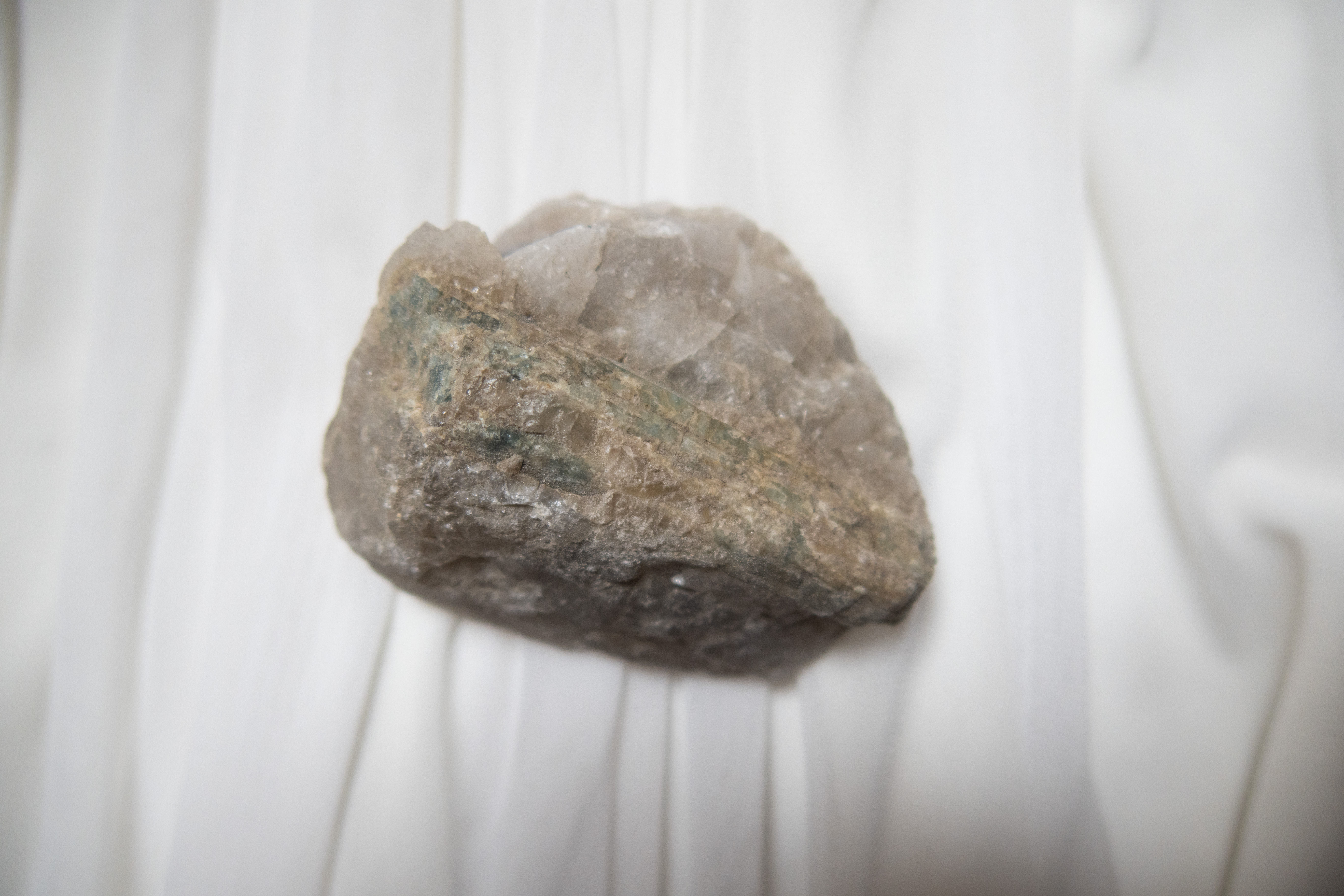 Aigue marine sur quartz brut