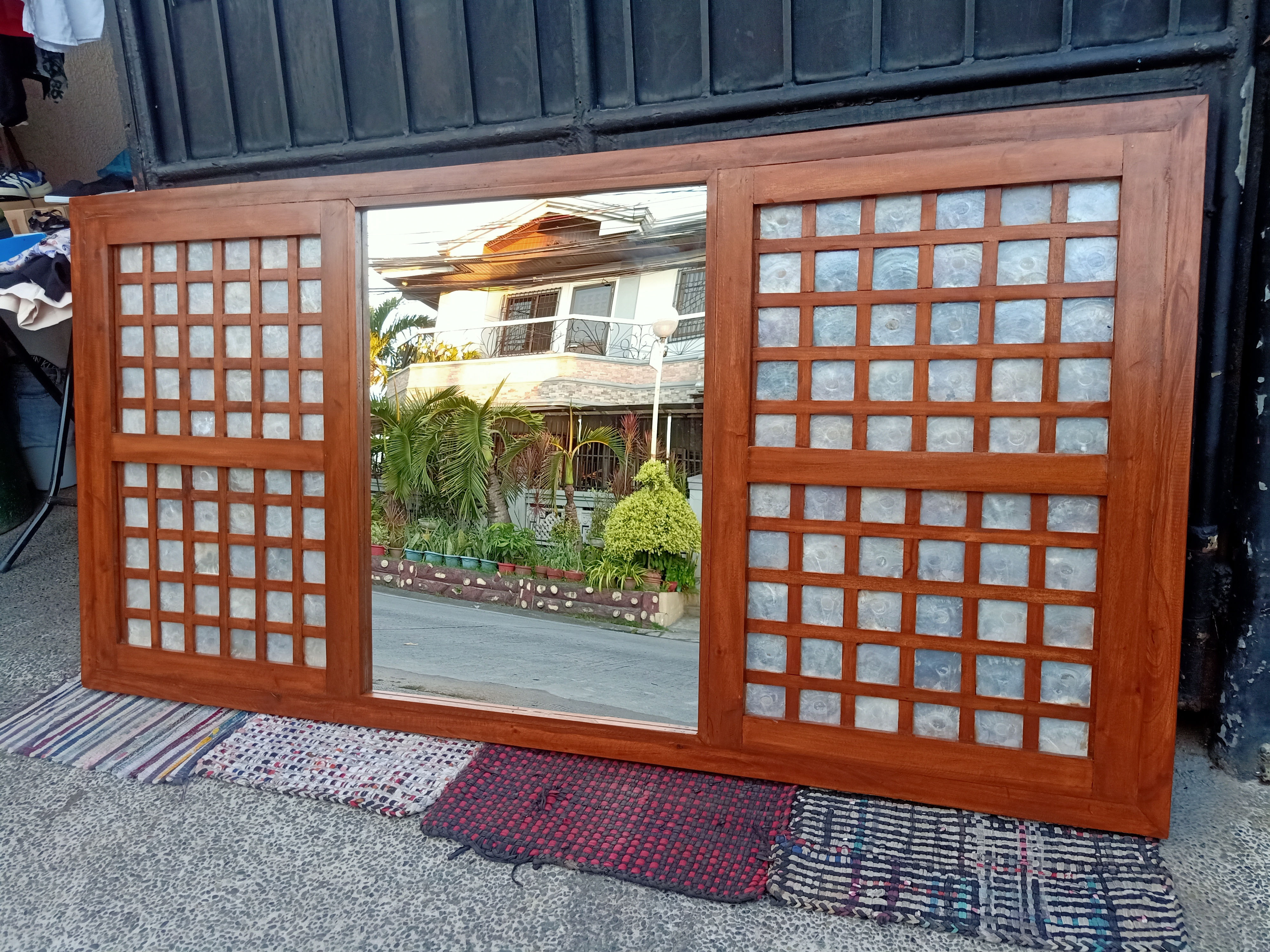 CENTERPIECE CAPIZ MIRROR