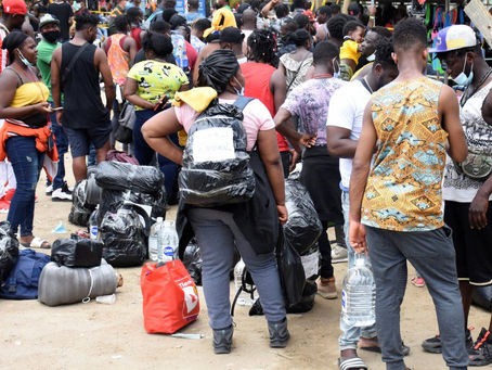 Más de 10 mil extranjeros irregulares esperan ingresar a Panamá para llegar a Estados Unidos