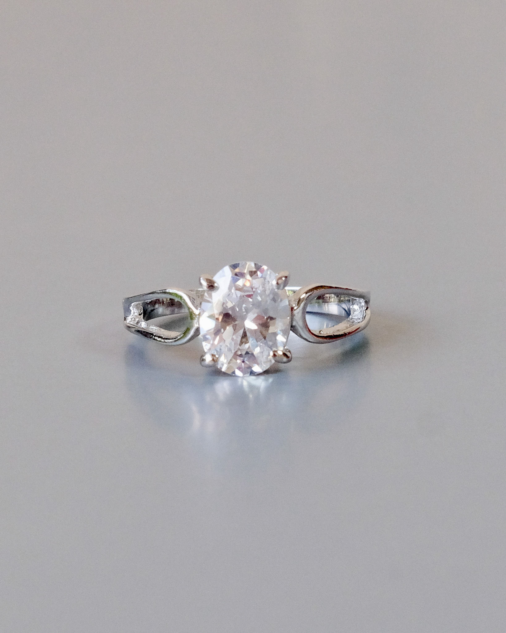 Vintage Silver-Tone Oval Solitaire Ring with Open Shoulders Size 6.5