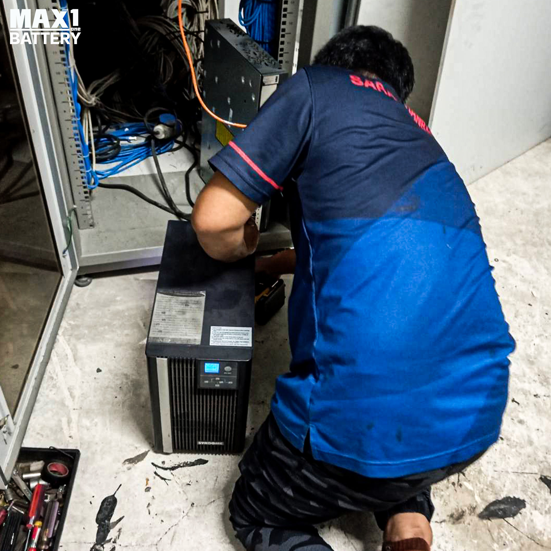 เปลี่ยนแบตเตอรี่ตู้ UPS IT สนามกอล์ฟ ด้วย MAX1 12-7.2 (12V 7.2Ah) แบตสำรองไฟ