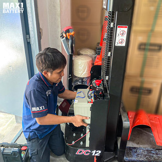 ทำไมรถยกสูงไฟฟ้า (Electric Stacker) ต้องใช้แบตเตอรี่ MAX1 MXEV12-100S?