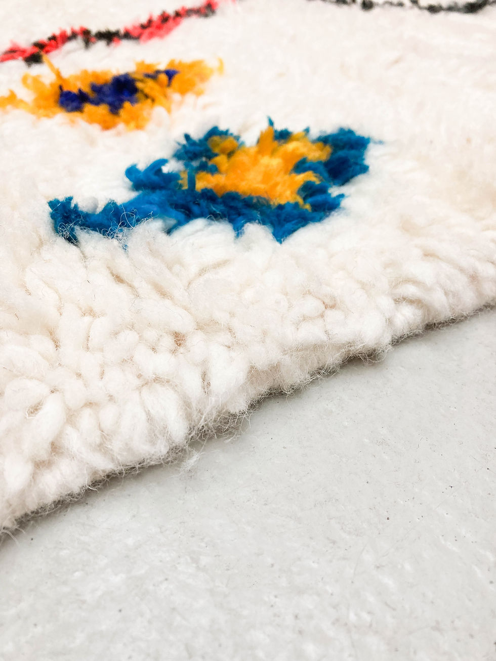 Miniature : Tapis berbère Azilal écru à motifs multicolores 2,50x1,51m
