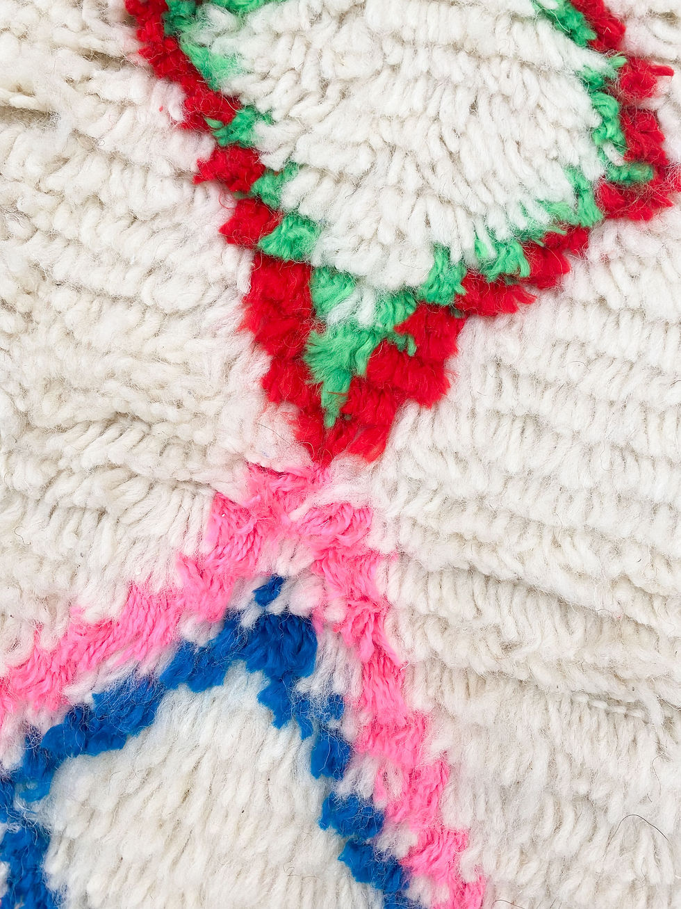 Miniature : Tapis berbère Azilal écru à motifs colorés 1,50x0,97m
