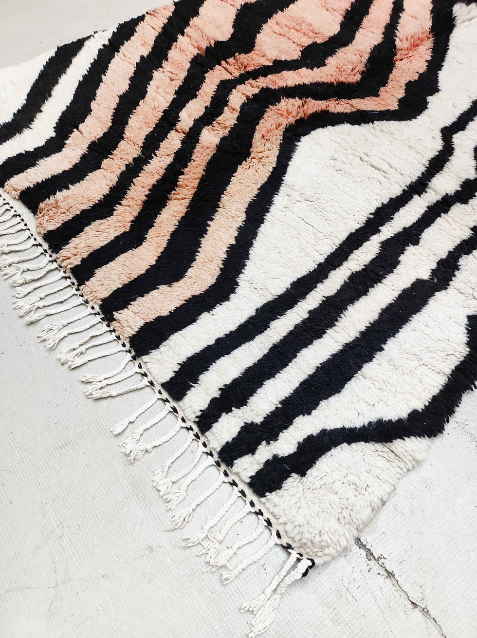 Miniature : Tapis berbère Boujaad écru à motifs colorés 2,62x1,51m