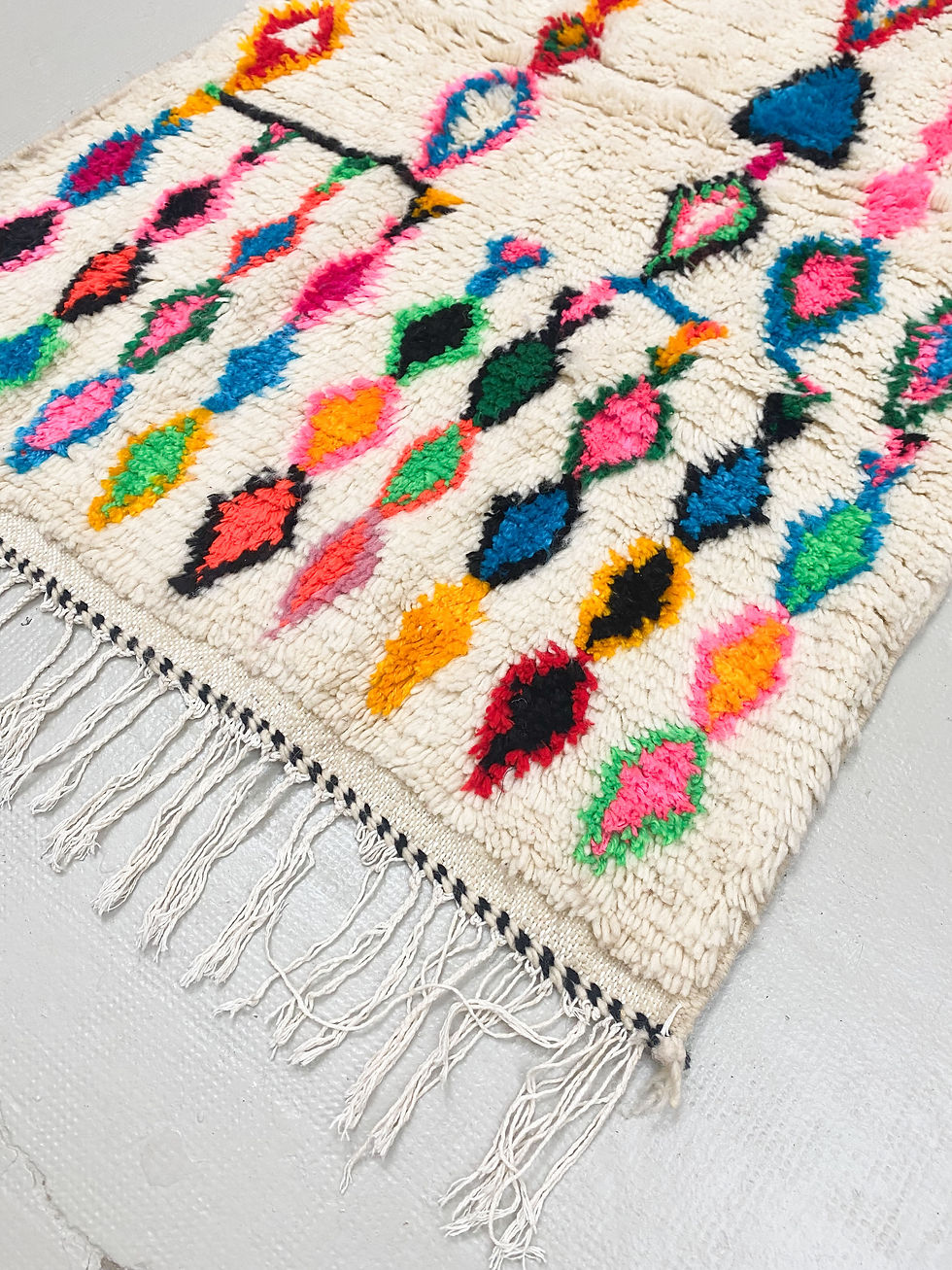 Miniature : Tapis berbère Azilal écru à motifs colorés 1,52x0,94m
