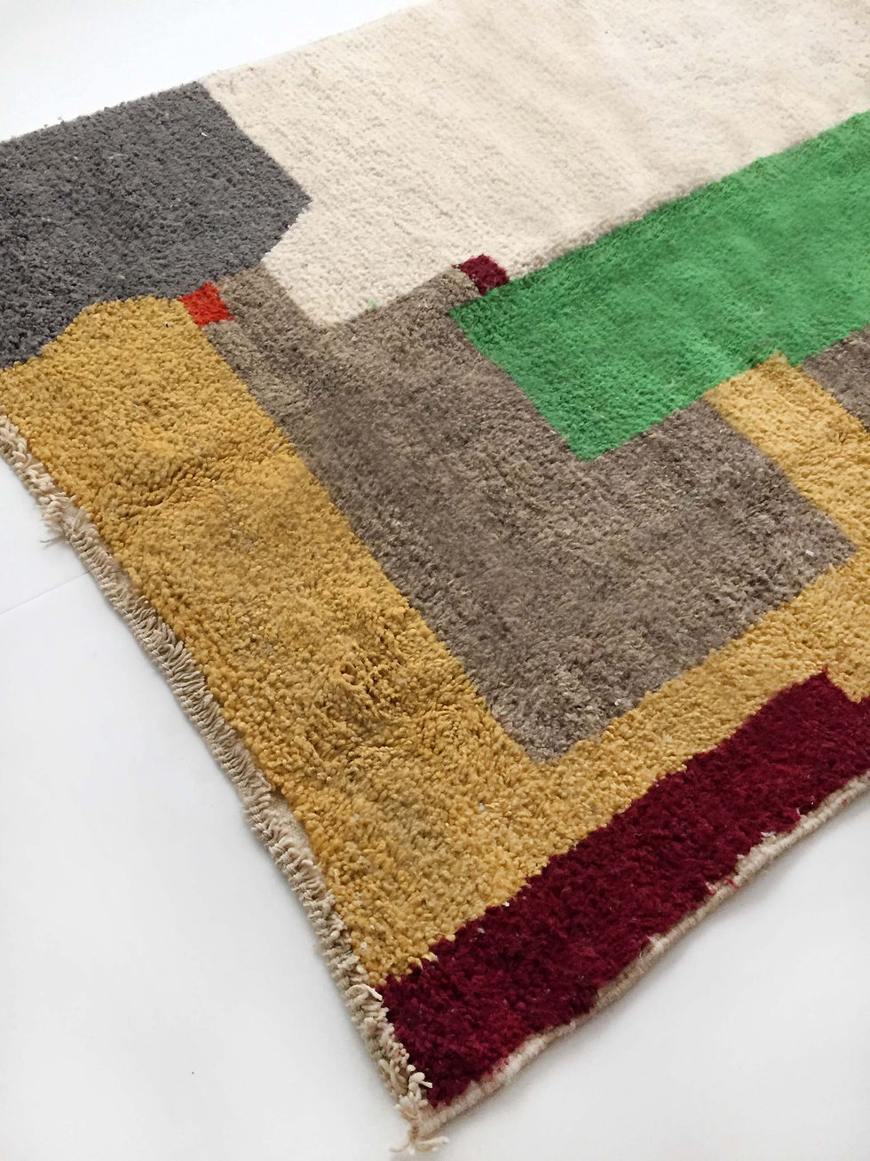 Miniature : Tapis berbère Boujaad écru à aplats colorés 2,02x1,48m