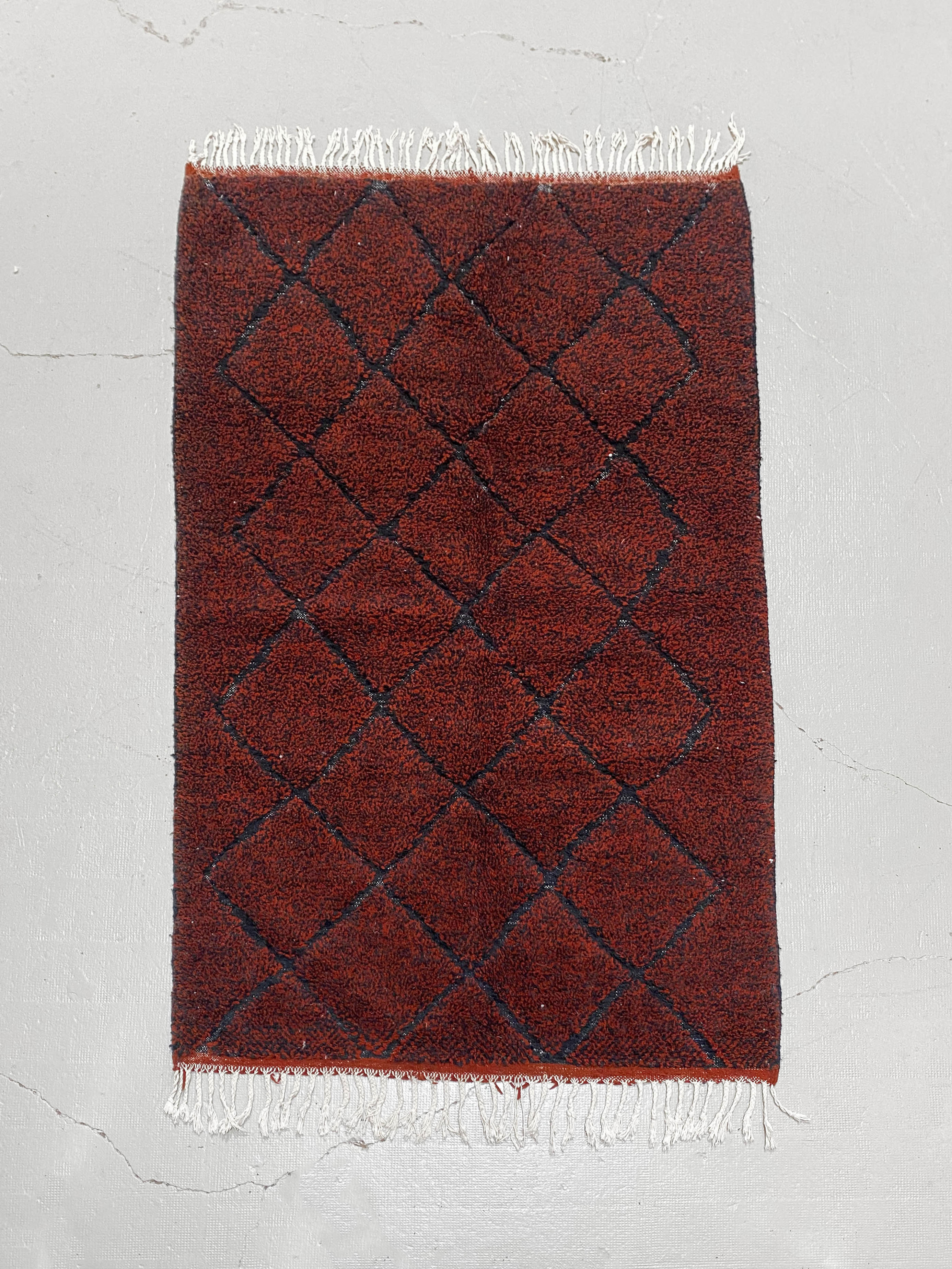 Tapis berbère Beni Ouarain moucheté bordeaux et noir 2,08x1,26m